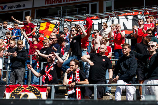 Kalmars supportrar jublar