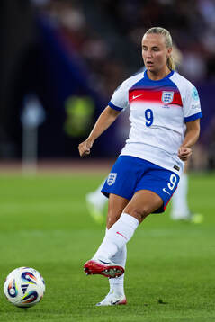 Beth Mead of England