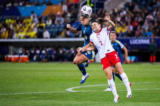 Filippa Angeldahl of Sweden and Martyna Wiankowska of Poland