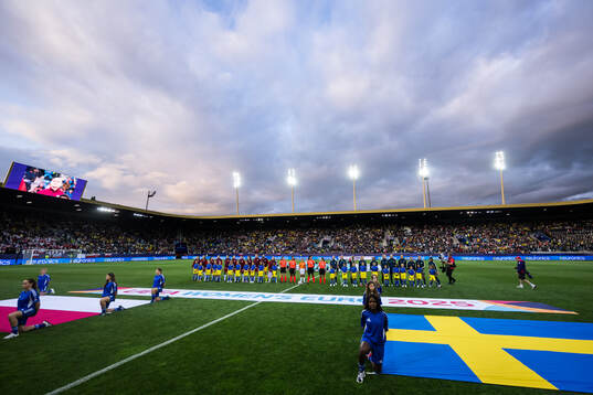 Players of Poland and Sweden