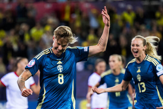 Lina Hurtig of Sweden celebrates