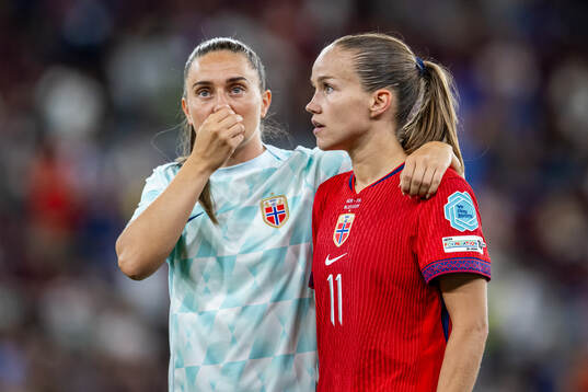 Vilde Bøe Risa and Guro Reiten of Norway look dejected