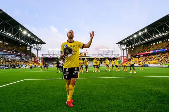 Elfsborgs Johan Larsson jublar