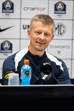 AIK head coach Mikkjal Thomassen
