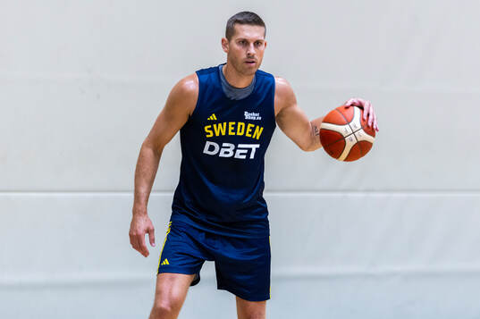 Christopher Czerapowicz of Sweden at a training session