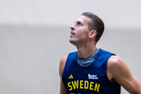 Christopher Czerapowicz of Sweden at a training session