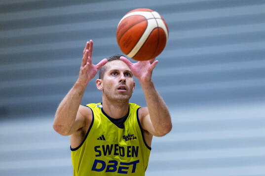 Christopher Czerapowicz of Sweden at a training session