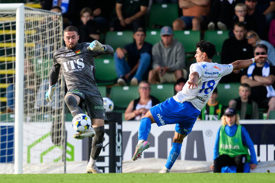 GAIS målvakt Mergim Krasniqi och Värnamos Mohammad