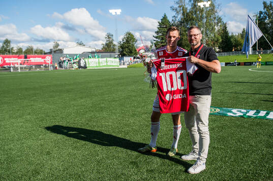 Sandvikens IFs Daniel Söderberg hyllas för 100 matcher