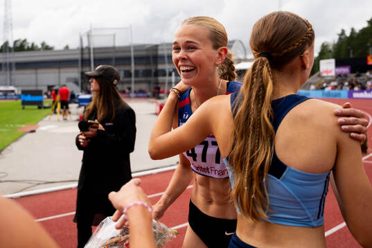 Vera Sjöberg, Täby IS, jublar