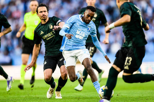 Thomas Delaney of FC Copenhagen and Taha Ali of Malmö FF