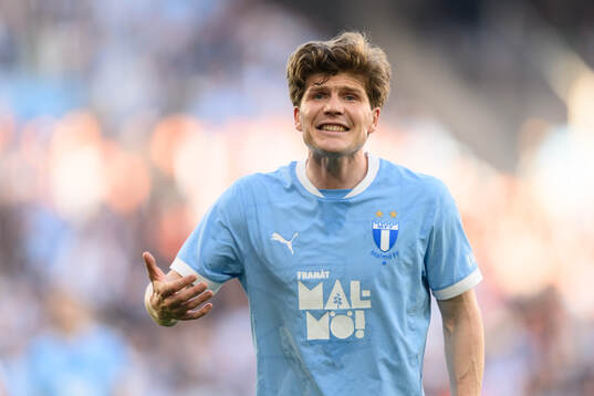 Oliver Berg of Malmö FF reacts