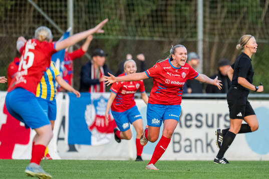 Bläddra bland fler bilder av Fotboll, Div 1 södra, dam, Eskilsminne - Helsingborg