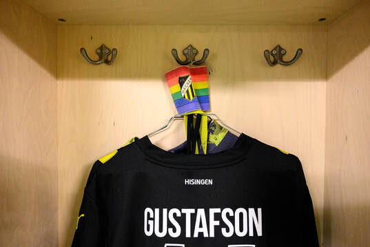 The shirt of Simon Gustafsson and the captain’s armband