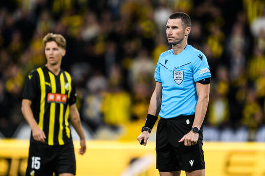 Referee Georgi Kabakov