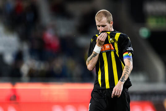 Simon Gustafson of Häcken looks dejected