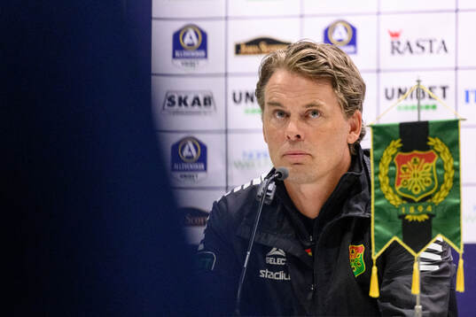 GAIS tränare Fredrik Holmberg på en presskonferens