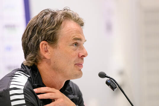 GAIS tränare Fredrik Holmberg på en presskonferens