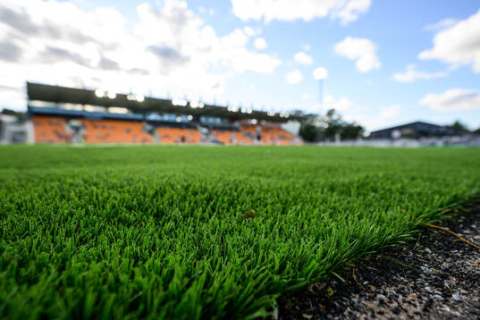 Nytt konstgräs på Hitachi Energy Arena