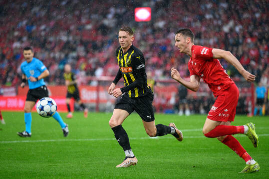 Julius Lindberg of Häcken and Joachim Soltvedt of Brann