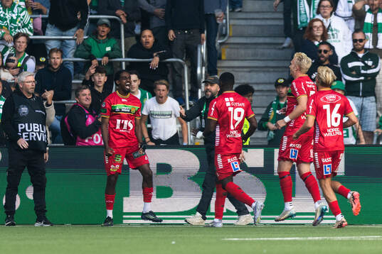 GAIS Harun Ibrahim jublar med lagkamrater