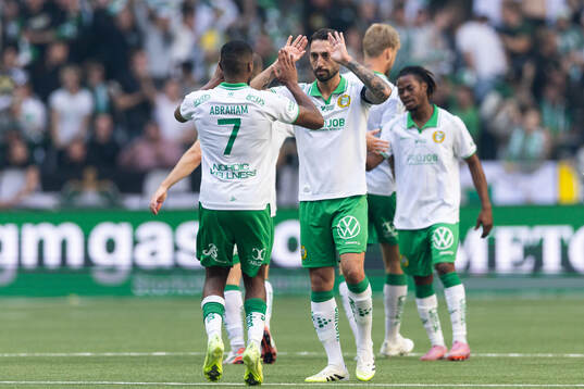 Hammarbys Nahir Besara jublar med Paulos Abraham