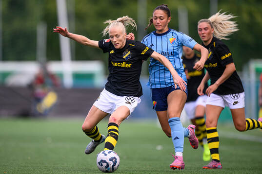 AIKs Moa Sjöström och Djurgårdens Casey Yujin Phair