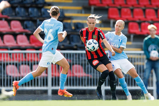 Brommapojkarnas Frida Thörnqvist och Malmö FFs Nathalie