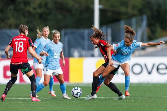 Brommapojkarnas Louise Lillbäck och Malmö FFs Matilda