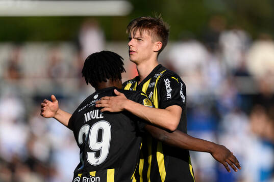 Häckens Adrian Svanbäck jublar