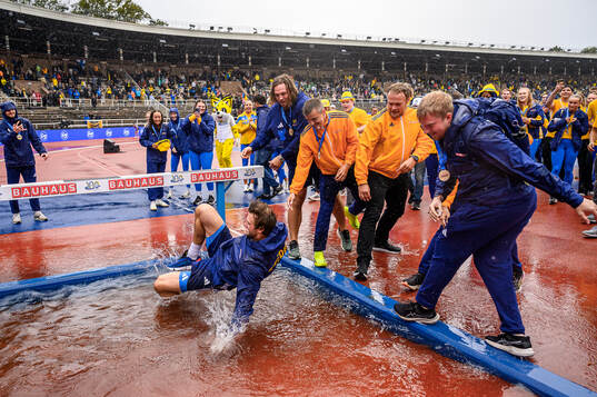 Simon Pettersson of Sweden celebrate with teammates