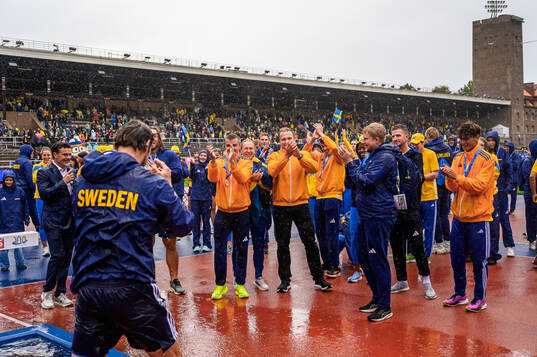 Simon Pettersson of Sweden celebrate with teammates
