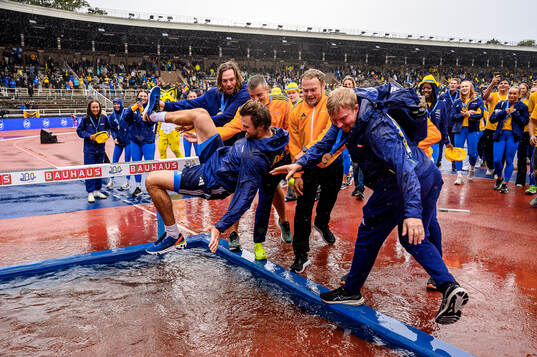 Simon Pettersson of Sweden celebrate with teammates