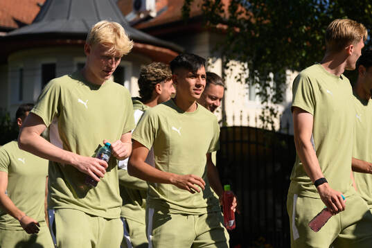 Lasse Madsen and Danilo Al-Saed with team mates