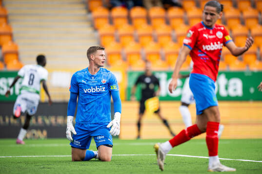 Helsingborgs målvakt Johan Brattberg deppar