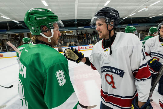 Rögles Linus Sandin och HV71s Niklas Hansson