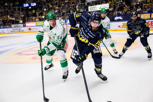 Rögles Mattias Göransson och HV71s Linus Lindström