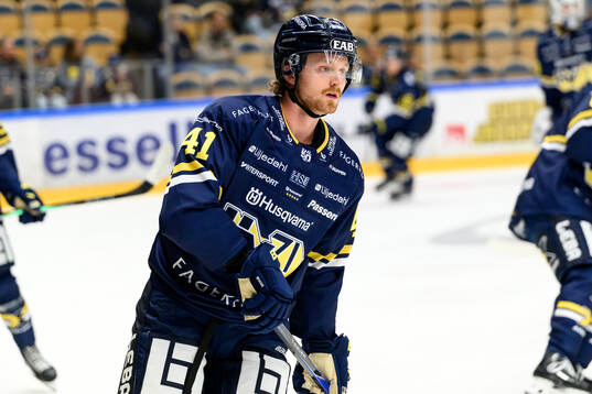 HV71s Riley Woods  ishockeymatchen i SHL mellan HV71 och
