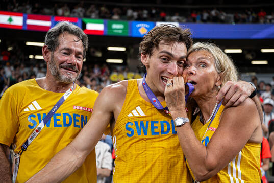 Greg Duplantis, Helena Duplantis and Armand Duplantis of