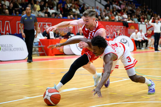 Uppsalas Lukas Friberg och Sloga Uppsalas Markeith Browning