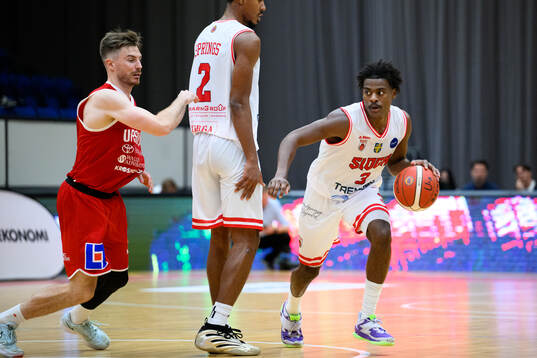 Uppsalas Lukas Friberg och Sloga Uppsalas Markeith Browning