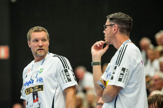 Ystad IFs tränare Oscar Carlén och assisterande tränare