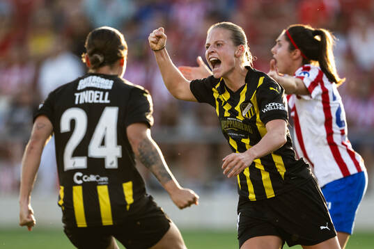 Anna Anvegård of Häcken celebrates