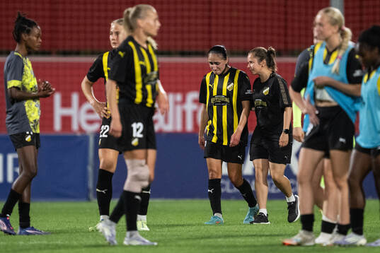 Nesrin Akgun of Häcken looks dejected