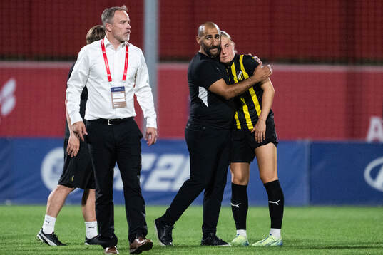 Head coach Mak Lind and Paulina Nyström of Häcken look