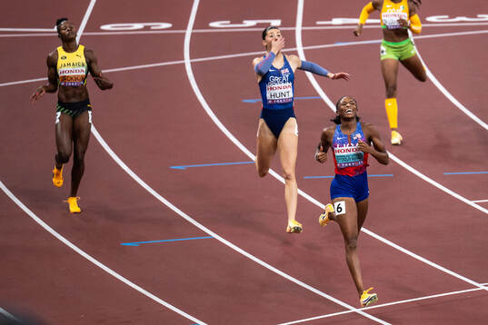 Shericka Jackson of Jamaica, Amy Hunt of Great Britain and