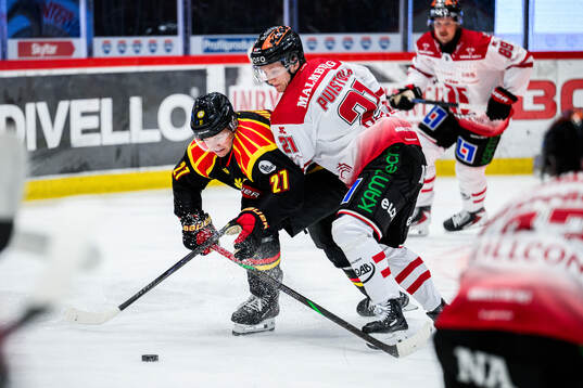 Brynäs Mattias Norlinder och Örebros Patrik Puistola