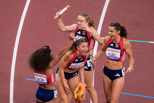 Lakeri Ertzgaard, Josefine Tomine Eriksen Aks, Henriette