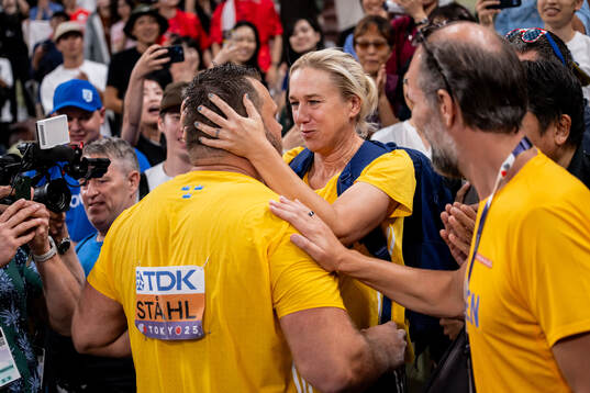 Daniel Ståhl of Sweden celebrate with head coach Kajsa