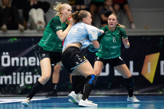 Önnereds Alma Jönsson och H65 Höörs Wilma Pettersson